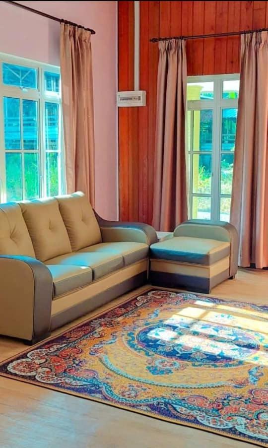 Teratak Kayu Homestay Batu Pahat Exterior foto