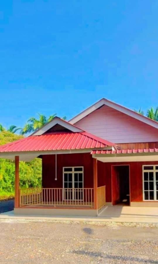 Teratak Kayu Homestay Batu Pahat Exterior foto